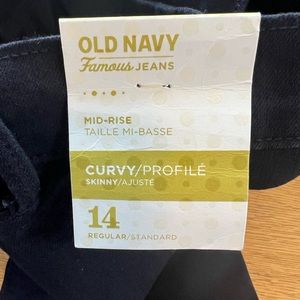 Old Navy Mid-Rise Curvy Skinny Black Jeans. NWT-New With Tags. Size 14 Regular